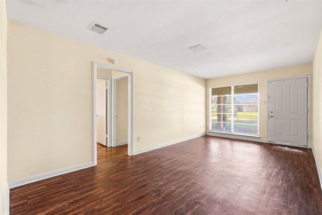 10227 Glenmawr Drive, Houston, TX 77075
