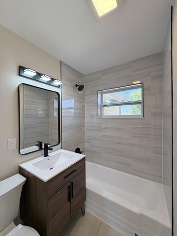 175 SE El Sito Court, Port St. Lucie, Port St Lucie, FL 34983