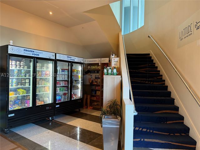 185 SW 7th St 1807, Miami, FL 33130