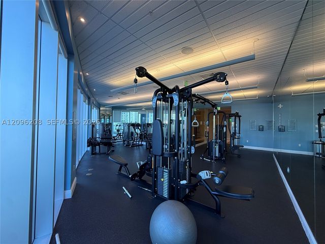 185 SW 7th St 1807, Miami, FL 33130
