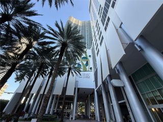 185 SW 7th St 1807, Miami, FL 33130
