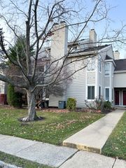 9 Chatham Square 109, Parlin, NJ 08859