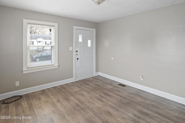 1317 Oakwood Ave, Louisville, KY 40215