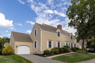 10 Martingale Lane 10, Andover, MA 01810
