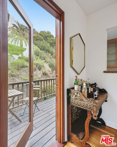 6159 Glen Oak Street, Los Angeles, CA 90068