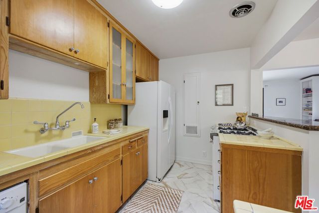 6159 Glen Oak Street, Los Angeles, CA 90068