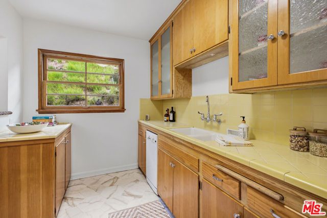 6159 Glen Oak Street, Los Angeles, CA 90068