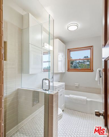 6159 Glen Oak Street, Los Angeles, CA 90068