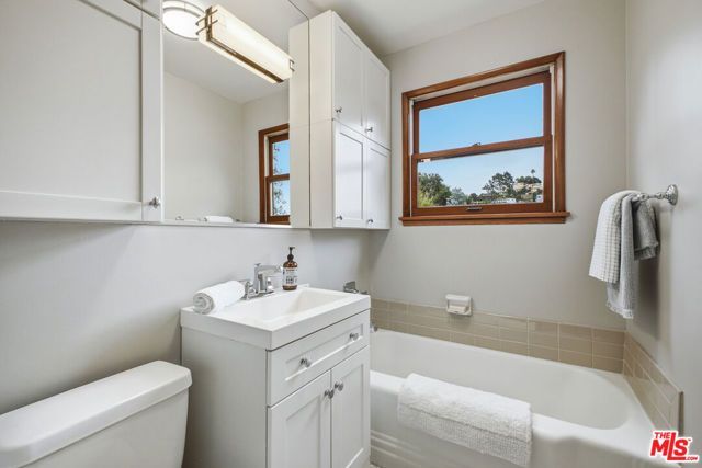 6159 Glen Oak Street, Los Angeles, CA 90068