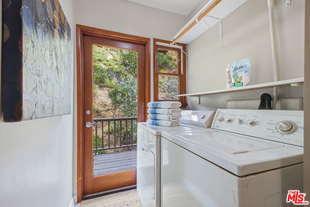 6159 Glen Oak Street, Los Angeles, CA 90068