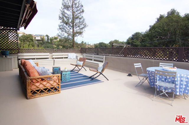 6159 Glen Oak Street, Los Angeles, CA 90068