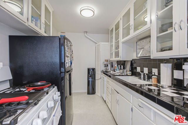 6159 Glen Oak Street, Los Angeles, CA 90068