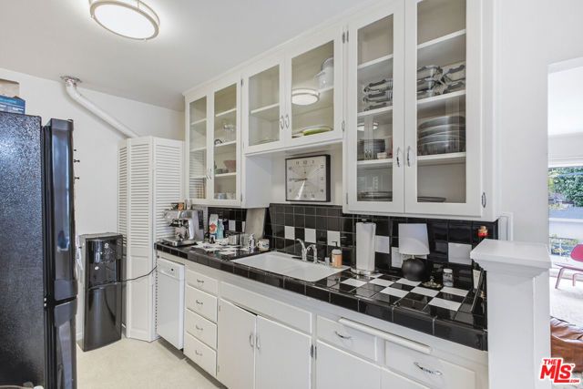 6159 Glen Oak Street, Los Angeles, CA 90068