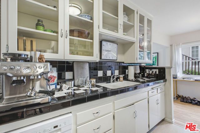 6159 Glen Oak Street, Los Angeles, CA 90068