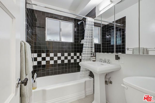 6159 Glen Oak Street, Los Angeles, CA 90068