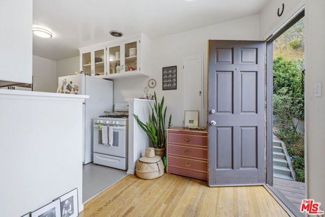 6159 Glen Oak Street, Los Angeles, CA 90068