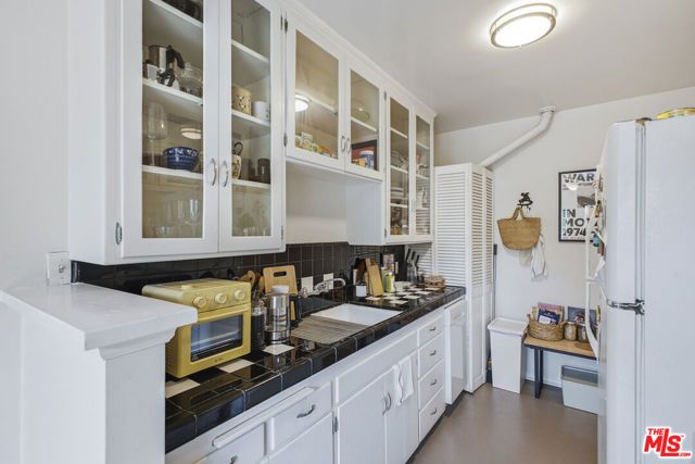6159 Glen Oak Street, Los Angeles, CA 90068