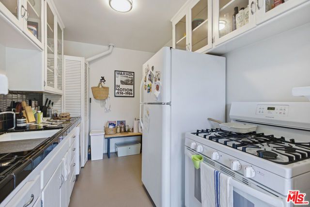 6159 Glen Oak Street, Los Angeles, CA 90068
