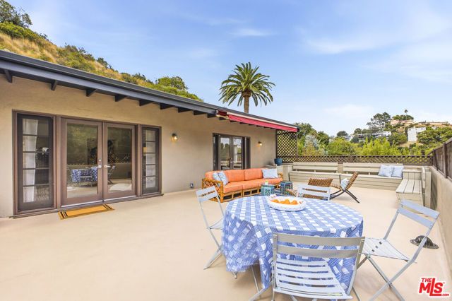 6159 Glen Oak Street, Los Angeles, CA 90068
