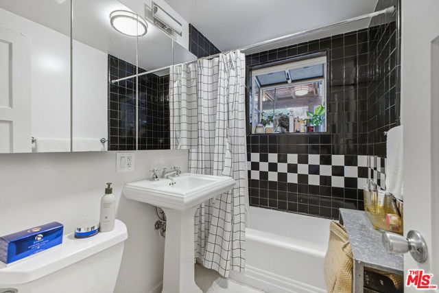 6159 Glen Oak Street, Los Angeles, CA 90068