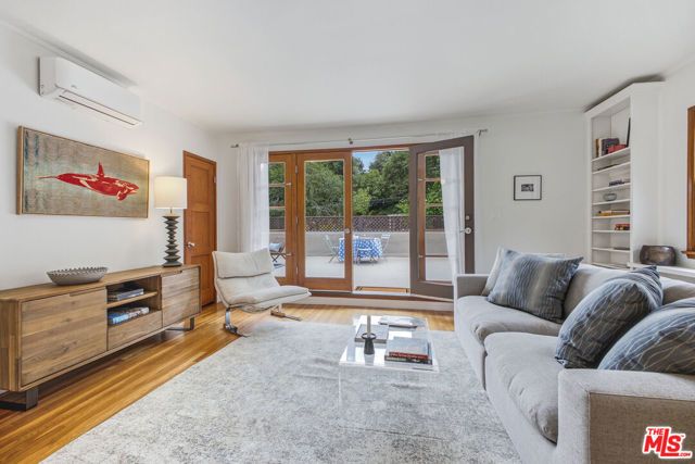 6159 Glen Oak Street, Los Angeles, CA 90068