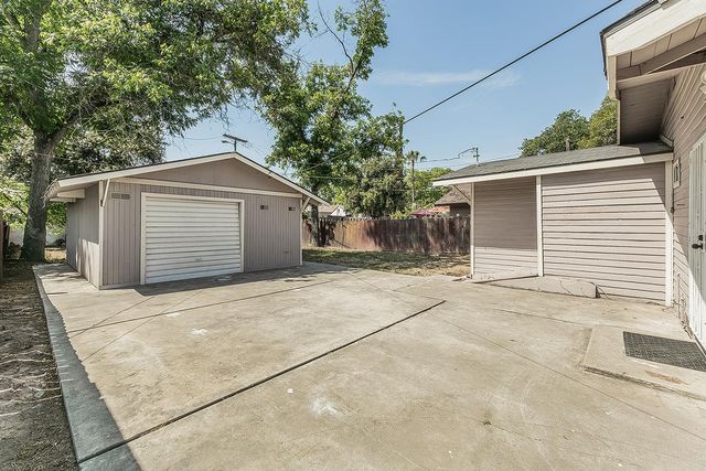 630 E Dudley Avenue, Fresno, CA 93728