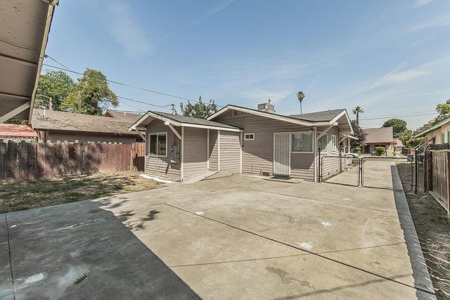 630 E Dudley Avenue, Fresno, CA 93728