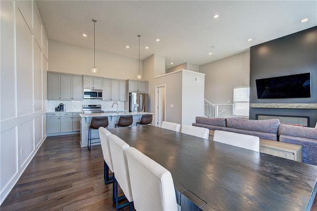 2108 SW Holdbrooks Drive, Lee's Summit, MO 64082