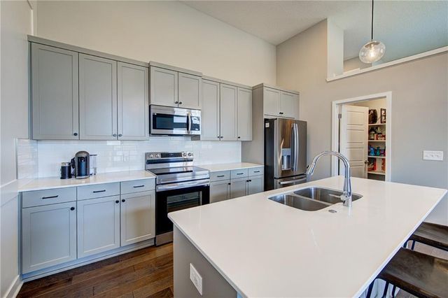 2108 SW Holdbrooks Drive, Lee's Summit, MO 64082