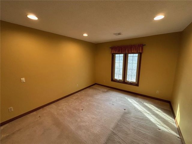 15150 E Quaker Road, Nevada, MO 64772