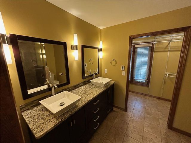 15150 E Quaker Road, Nevada, MO 64772