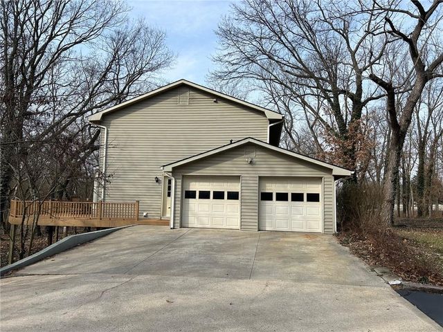 15150 E Quaker Road, Nevada, MO 64772