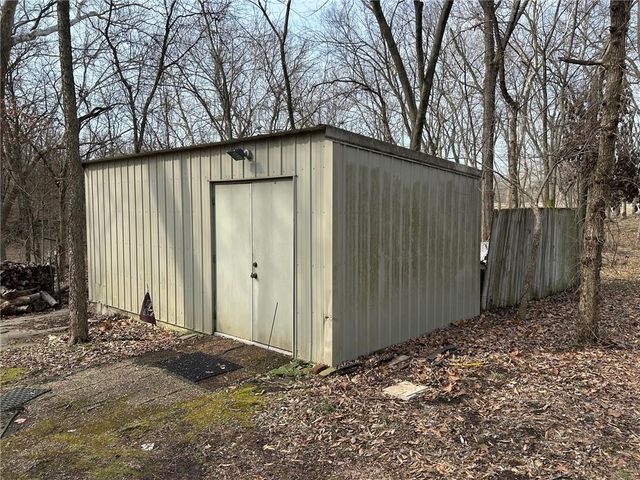 15150 E Quaker Road, Nevada, MO 64772