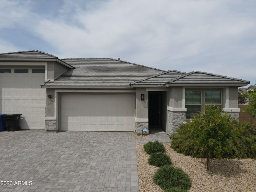 18558 W SWAYBACK Pass, Wittmann, AZ 85361