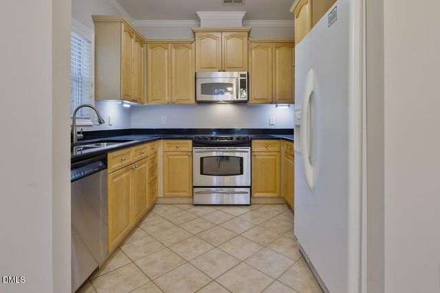 8041 Allyns Landing Way 203, Raleigh, NC 27615