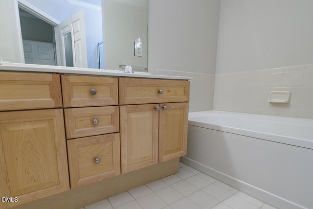 8041 Allyns Landing Way 203, Raleigh, NC 27615