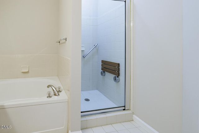 8041 Allyns Landing Way 203, Raleigh, NC 27615