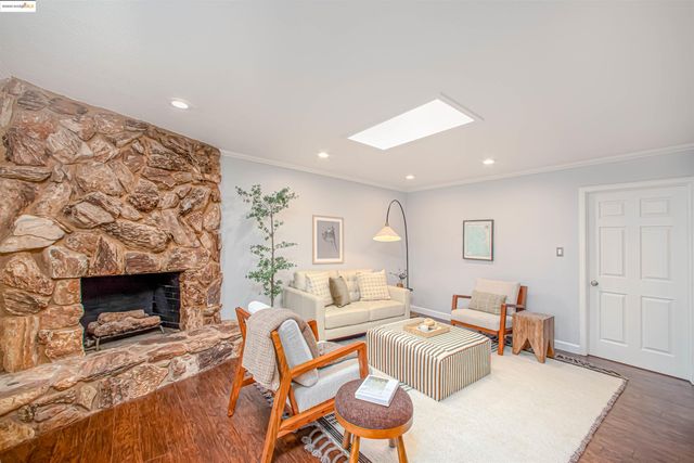 7036 13Th St, Sacramento, CA 95831