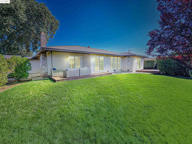 7036 13Th St, Sacramento, CA 95831