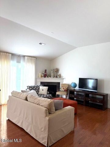 28 Governor Circle, Albany, NY 12208