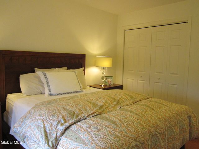 28 Governor Circle, Albany, NY 12208