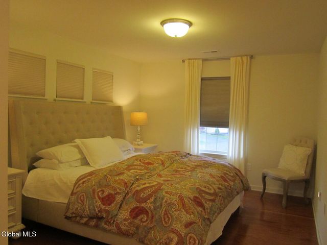 28 Governor Circle, Albany, NY 12208