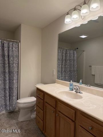 28 Governor Circle, Albany, NY 12208