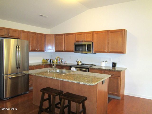 28 Governor Circle, Albany, NY 12208