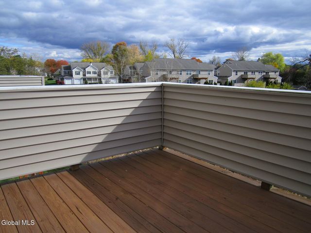 28 Governor Circle, Albany, NY 12208