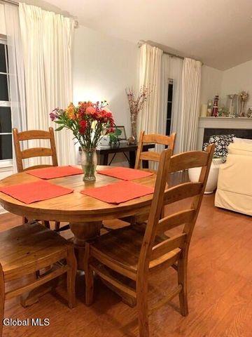 28 Governor Circle, Albany, NY 12208