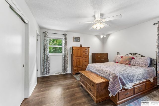 1806 Mayfair Drive, Omaha, NE 68144