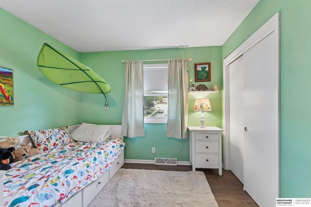 1806 Mayfair Drive, Omaha, NE 68144