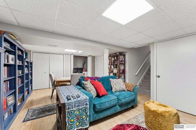 1806 Mayfair Drive, Omaha, NE 68144