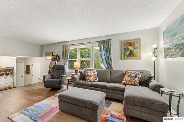 1806 Mayfair Drive, Omaha, NE 68144